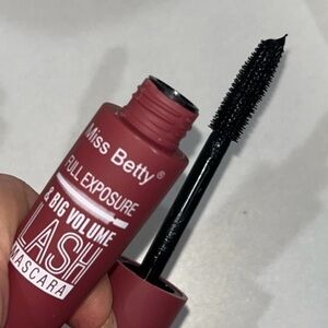 Big Volume Full Lash Mascara - Black NWT